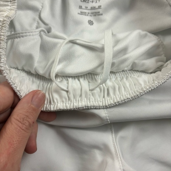 NIKE Women’s White lined Running Shorts Dri-Fit size: XS - Picture 4 of 8